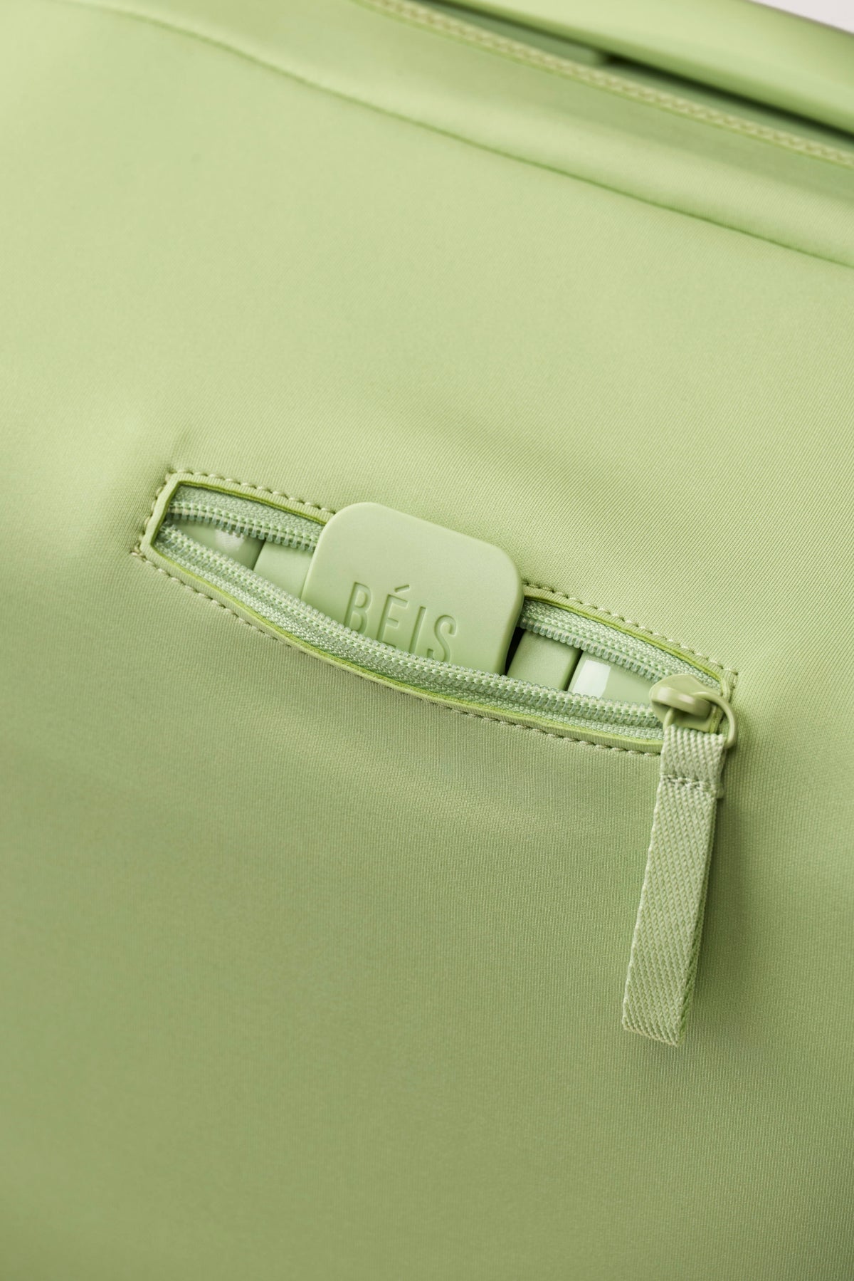 The Medium Check-In Luggage Cover in Mint